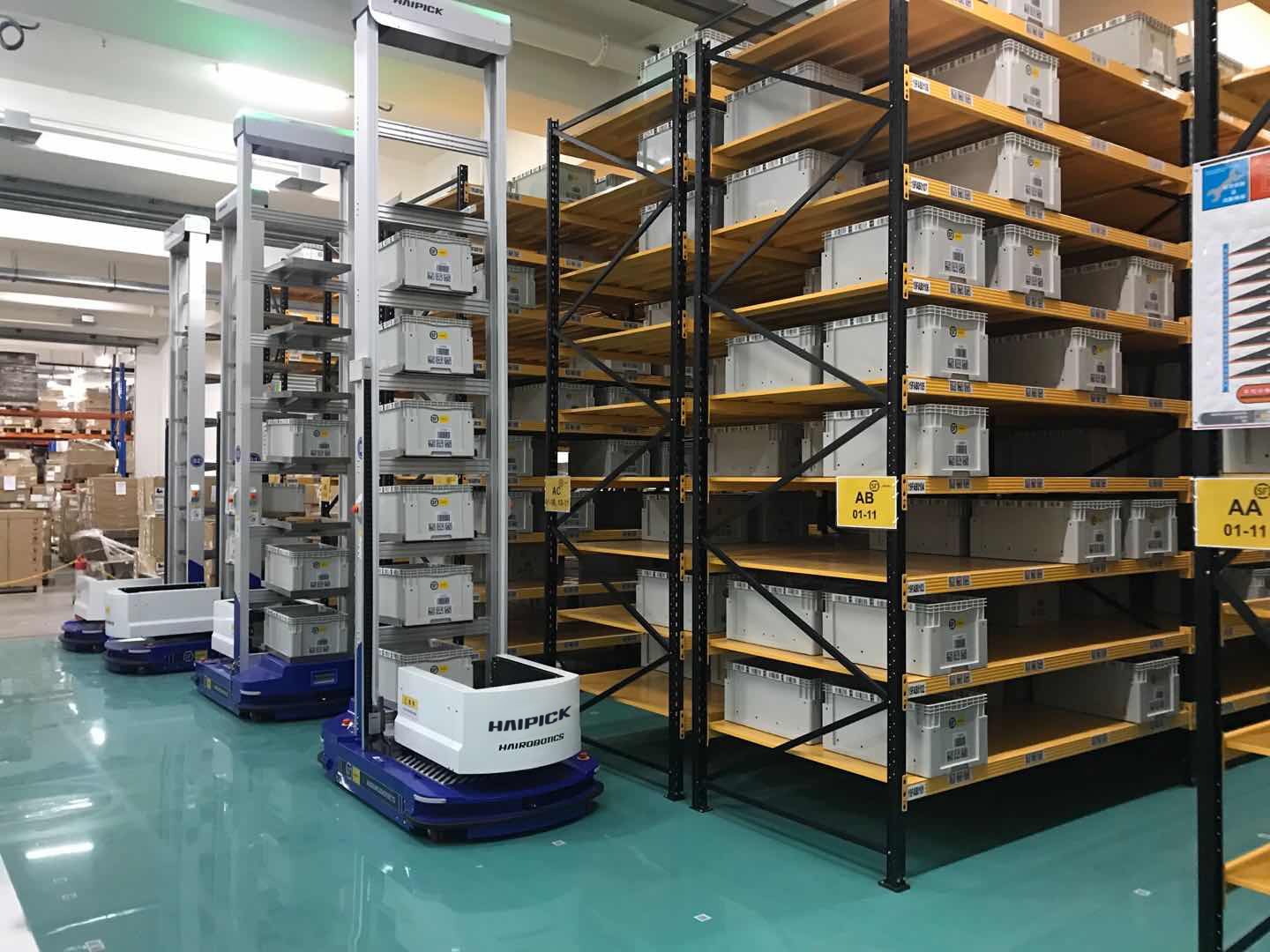  HAIPICK A42 Operating in a 3PL Warehouse in Hong Kong