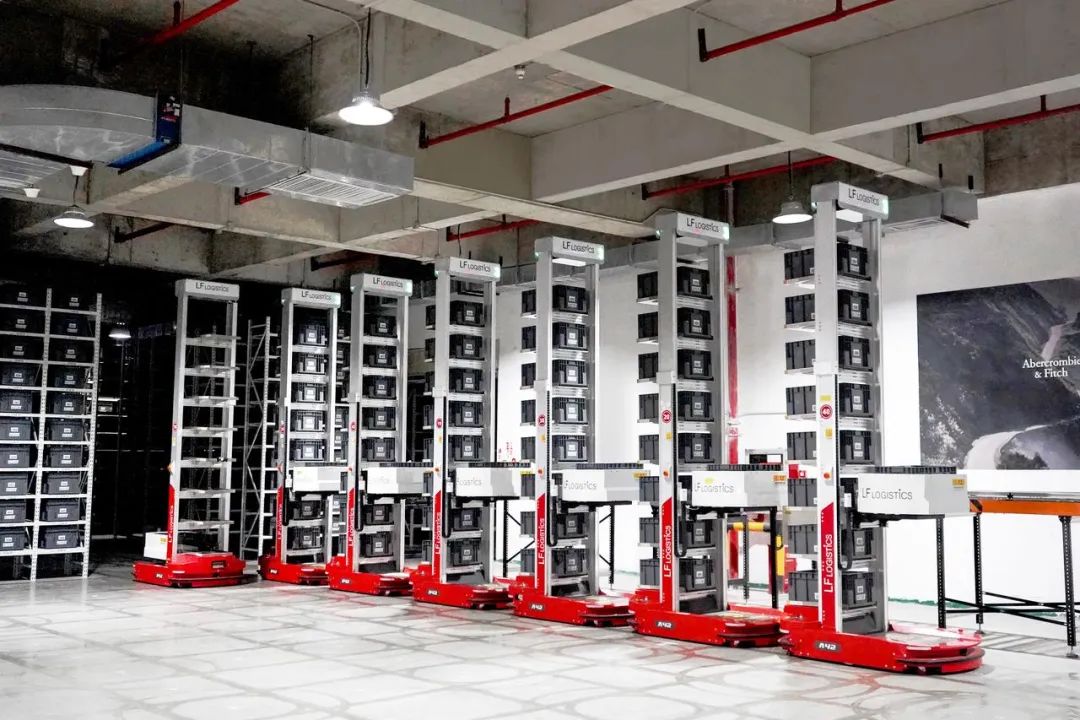 robotics in warehouses.jpg.jpg